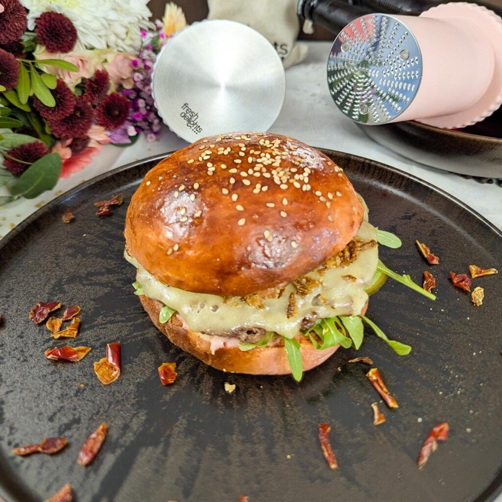 Valentins-Burger mit fluffigen Buns & aromatischer Gewürz-Sauce